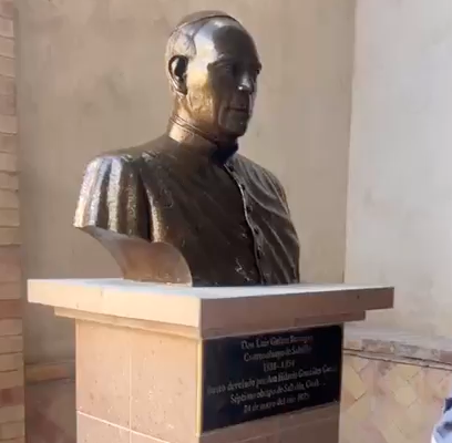 Develan esculturas de Obispos de Saltillo